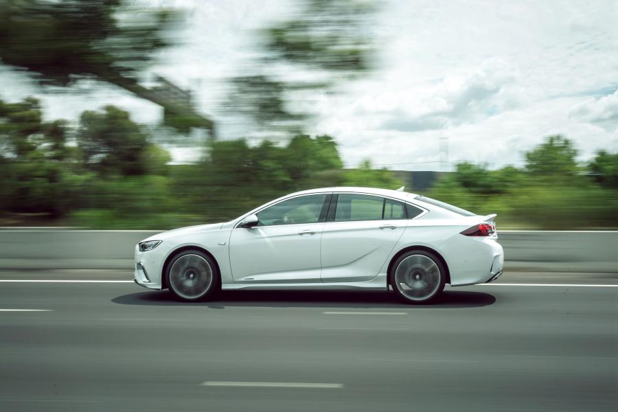  Holden Commodore VXR (ZB) 2018 года  (фото 2 из 42)